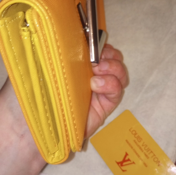 LV portefeuille Twist Epi Long Wallet - Picture 7 of 11